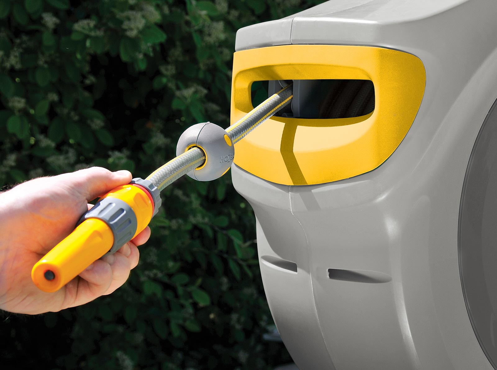 Hozelock Auto Reel 30m Wall Mounted Hose Reel – Automatic Rewind with Premium Anti-Kink Hose - Image 3